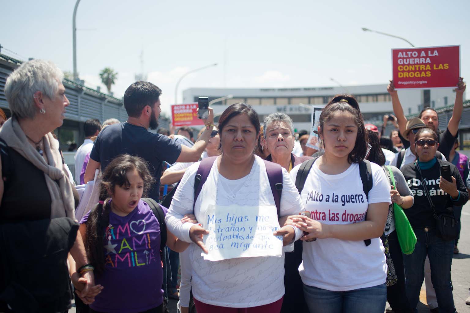 El largo camino de una madre migrante para volver con sus hijas | En el ...